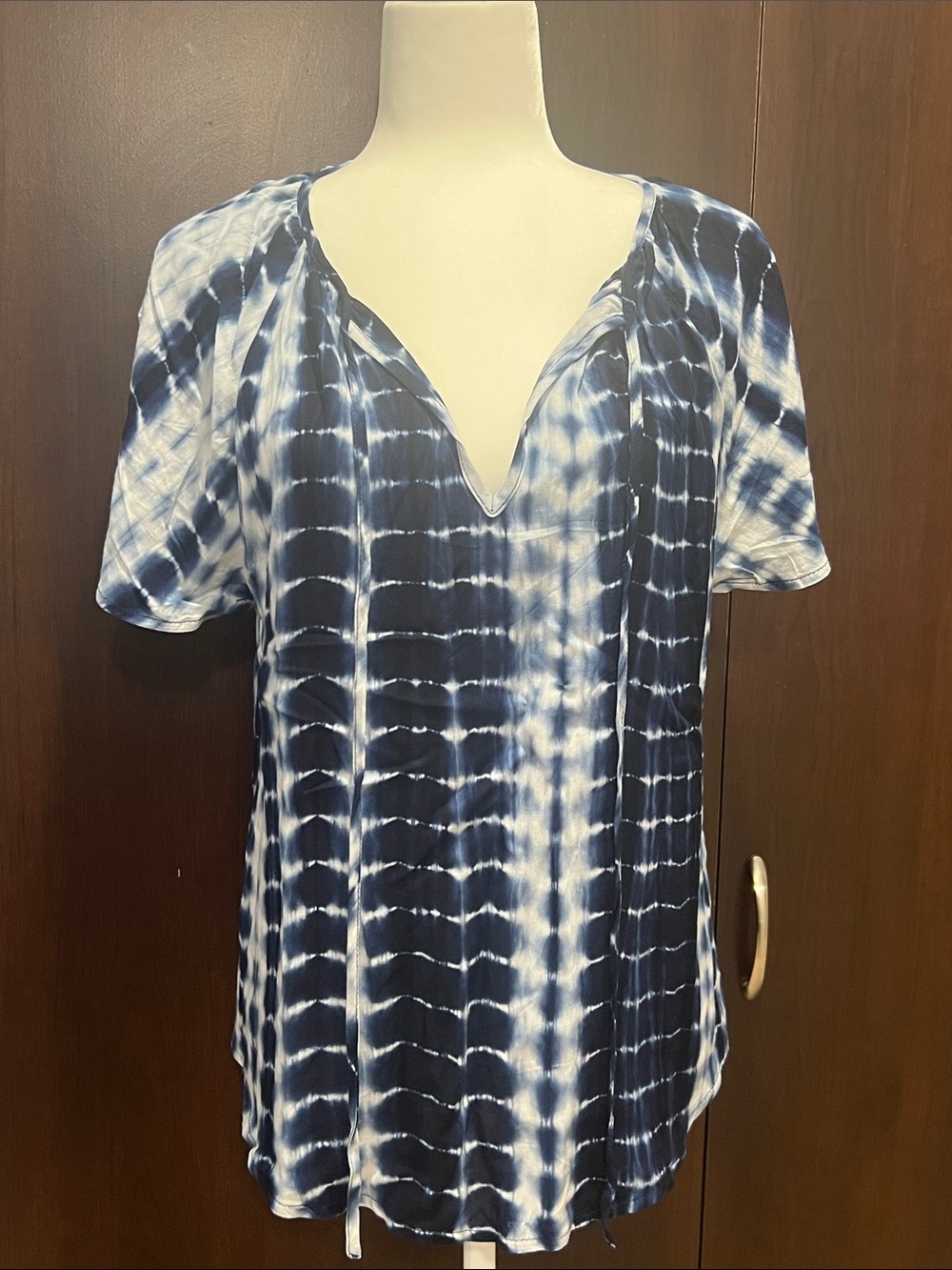 SHEIN Women's Navy Tie-Dye V-Neck Short Sleeve Top Lightweight size large New